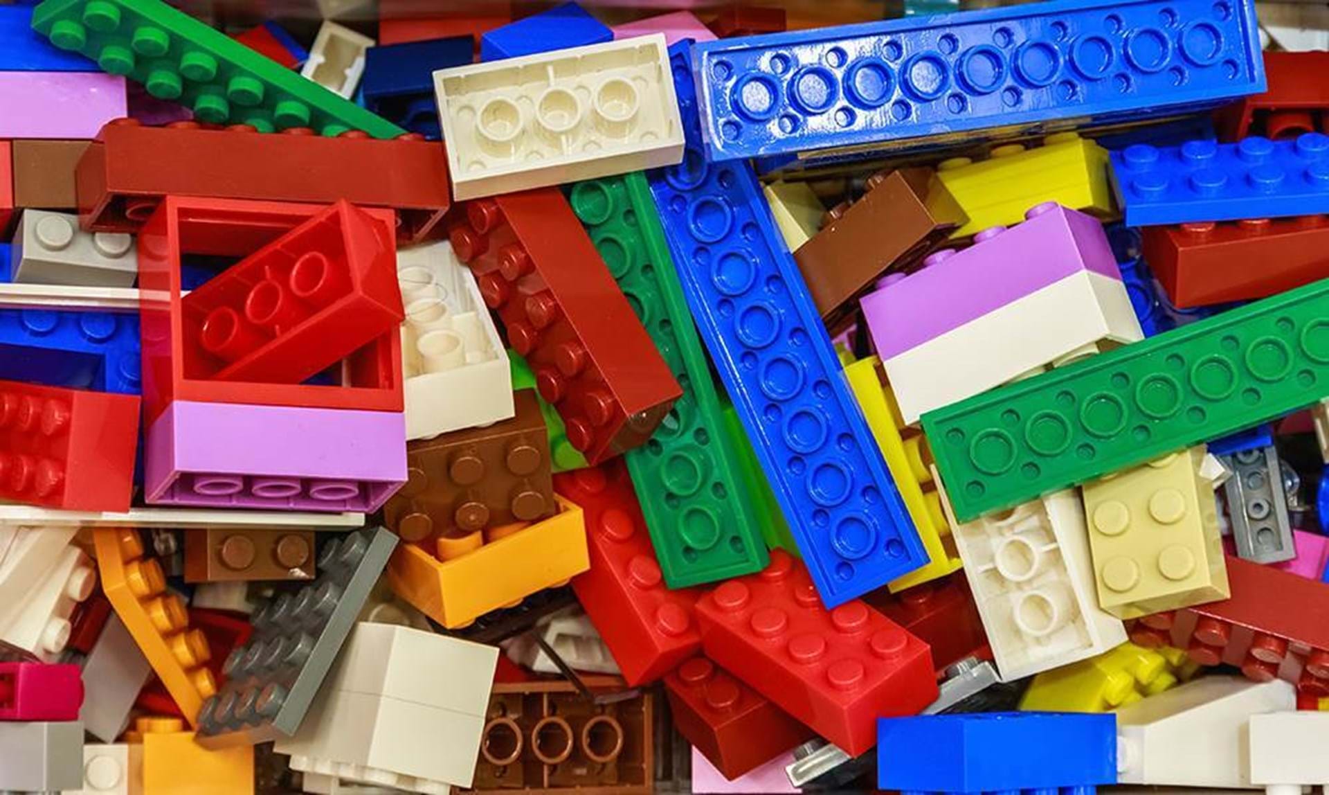 Parcel slå op Holde Derfor gør det så ubeskriveligt nas at træde på en LEGO-klods - Euroman