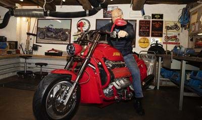 Atomisk prins Nøjagtig Birger Hansen har bygget verdens eneste Boss Hoss-motorcykel med en Ferrari-bilmotor:  ”Den kører 245 km/t i første gear” - Euroman