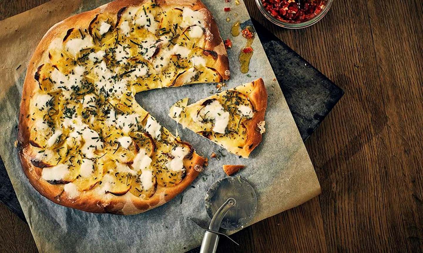 Sådan laver du den perfekte kartoffel-pizza - Euroman